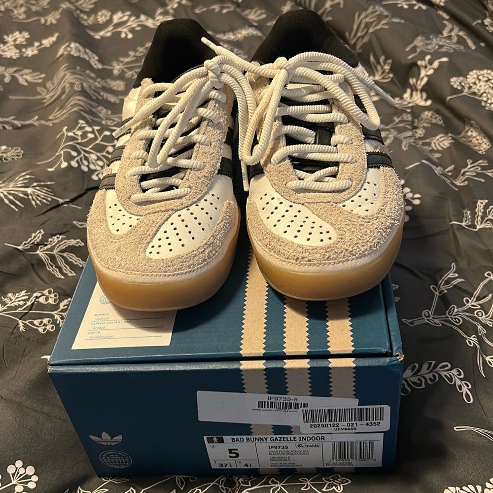 Worn once Adidas Bad Bunny Gazelle indoor sneaker size 5